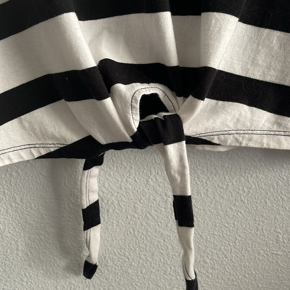 Levi's Black and White Striped Front Tie T-shirt Women's Size Large - Picture 2 of 6